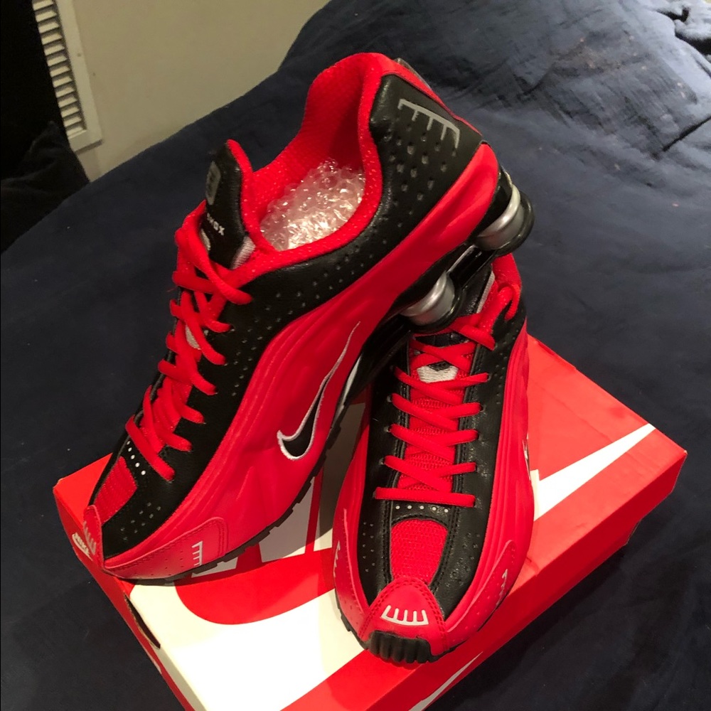 Nike Shox R4 - Men’s Size 11 - Brand New